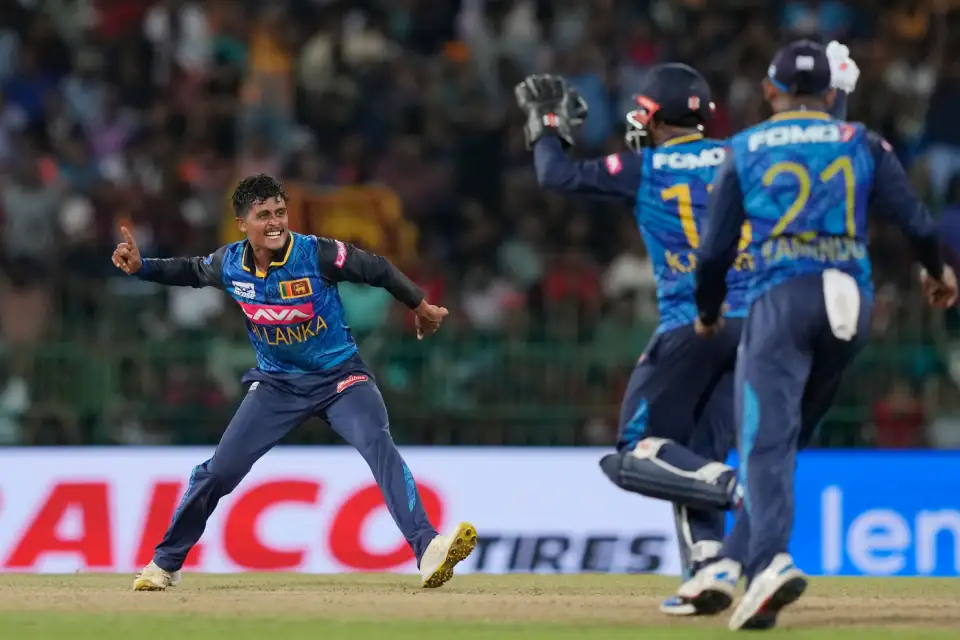 श्रीलंका ने भारत को तीसरे वनडे में हराकर सीरीज जीती - Sri Lanka Bowling